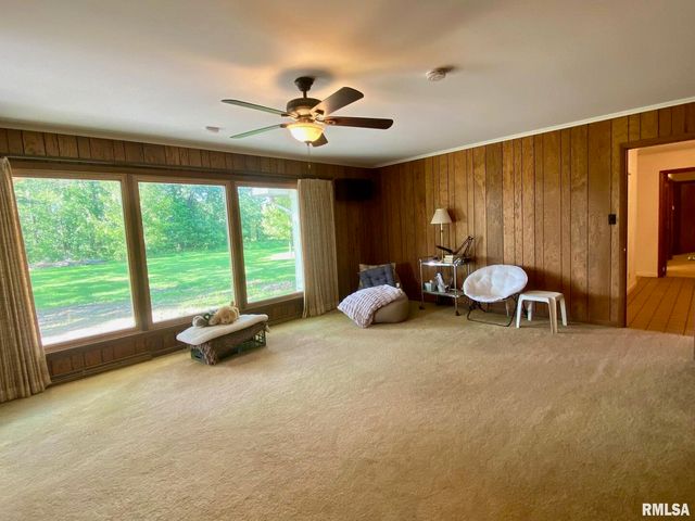 807 W MARKET Street, Christopher, IL 62822