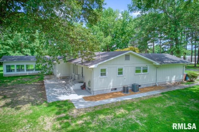 807 W MARKET Street, Christopher, IL 62822