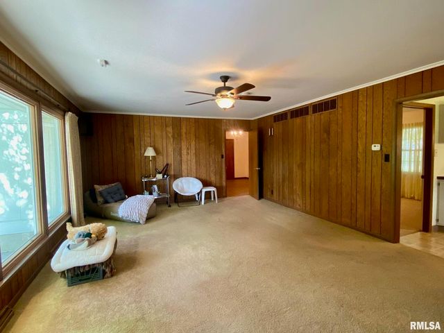 807 W MARKET Street, Christopher, IL 62822