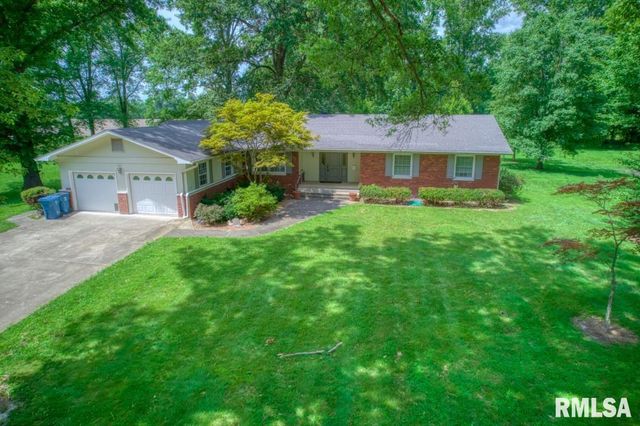 807 W MARKET Street, Christopher, IL 62822