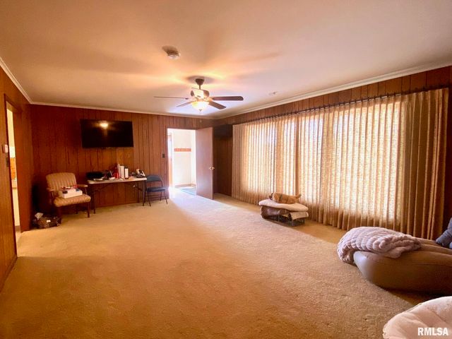 807 W MARKET Street, Christopher, IL 62822