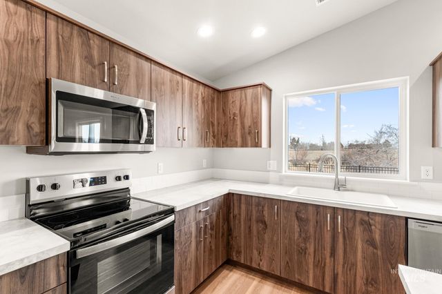 7047 E Amber Springs St, Nampa, ID 83687