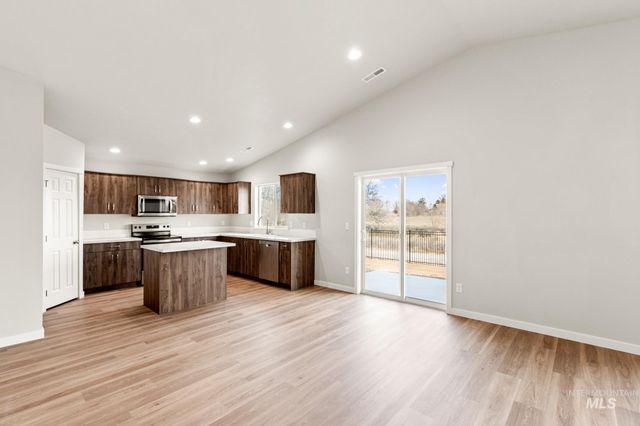 7047 E Amber Springs St, Nampa, ID 83687