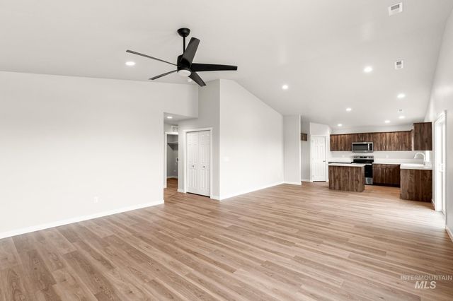 7047 E Amber Springs St, Nampa, ID 83687