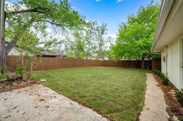 1934 Vista Oaks Drive, Carrollton, TX 75007