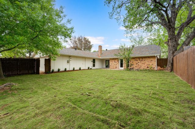 1934 Vista Oaks Drive, Carrollton, TX 75007