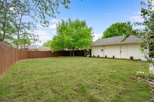 1934 Vista Oaks Drive, Carrollton, TX 75007