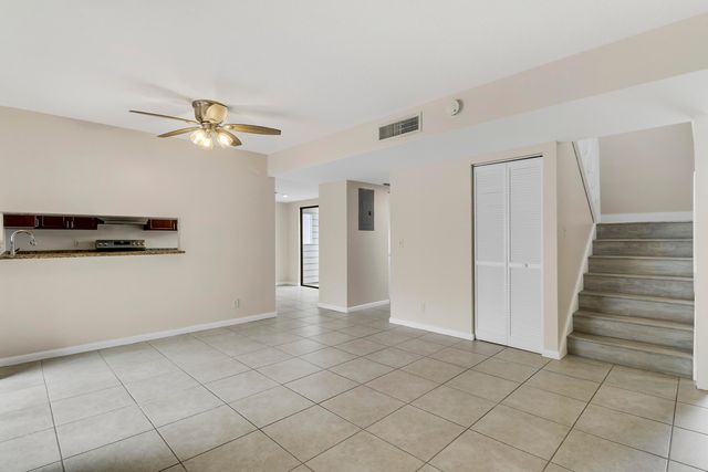 202 LAKEWOOD Drive 11B, Jupiter, FL 33458