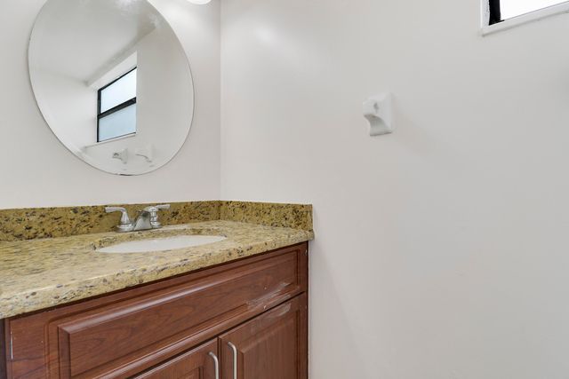 202 LAKEWOOD Drive 11B, Jupiter, FL 33458