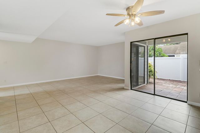 202 LAKEWOOD Drive 11B, Jupiter, FL 33458