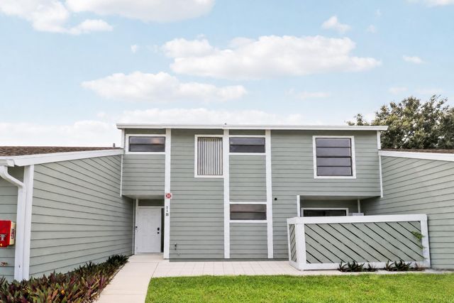 202 LAKEWOOD Drive 11B, Jupiter, FL 33458