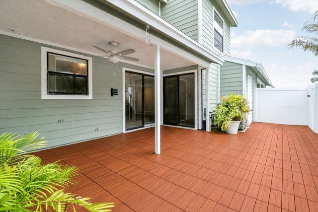 202 LAKEWOOD Drive 11B, Jupiter, FL 33458