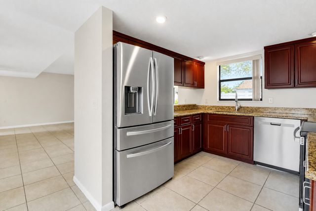 202 LAKEWOOD Drive 11B, Jupiter, FL 33458
