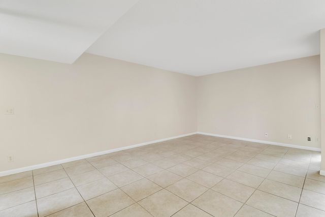 202 LAKEWOOD Drive 11B, Jupiter, FL 33458