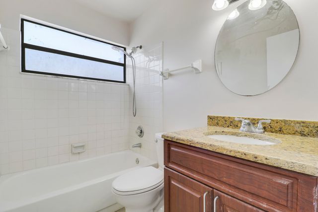 202 LAKEWOOD Drive 11B, Jupiter, FL 33458