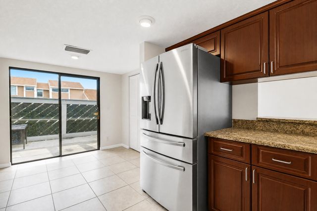 202 LAKEWOOD Drive 11B, Jupiter, FL 33458