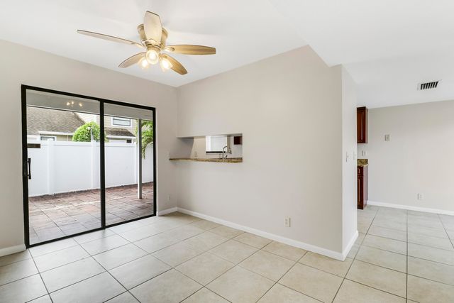 202 LAKEWOOD Drive 11B, Jupiter, FL 33458