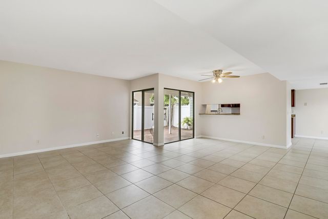 202 LAKEWOOD Drive 11B, Jupiter, FL 33458