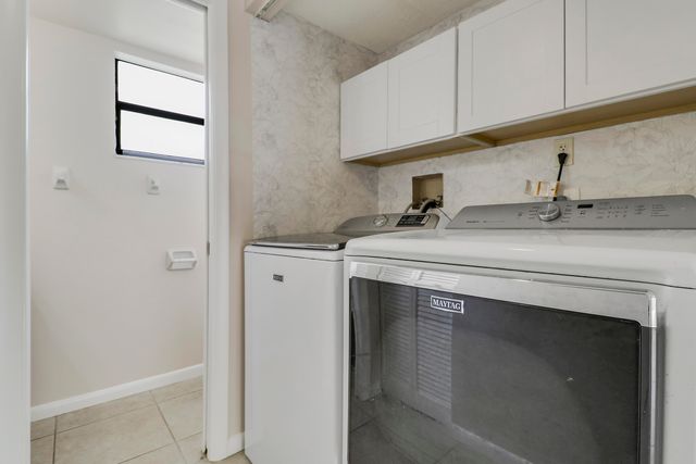 202 LAKEWOOD Drive 11B, Jupiter, FL 33458