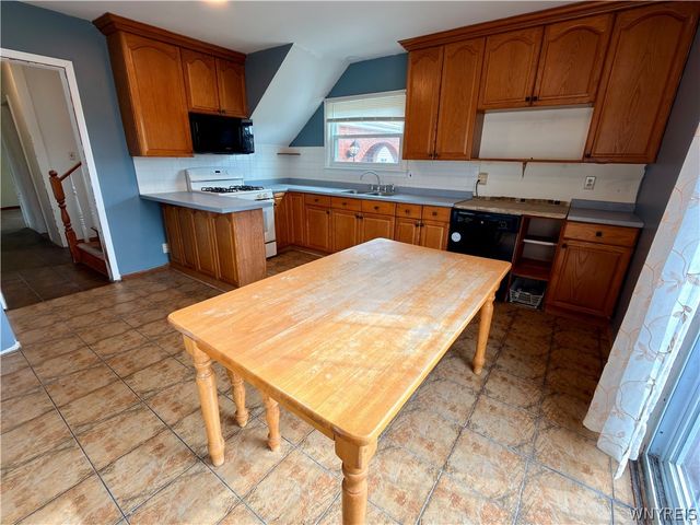 5945 Ward Road, Lewiston, NY 14132