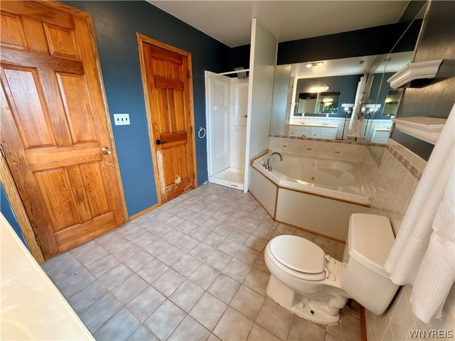 5945 Ward Road, Lewiston, NY 14132