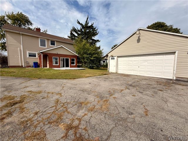 5945 Ward Road, Lewiston, NY 14132
