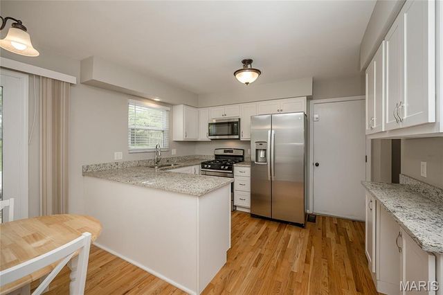 349 Nantucket Drive, Ballwin, MO 63011