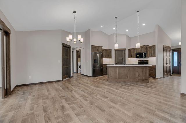 611 Brookwood Lane, Saint Cloud, MN 56303