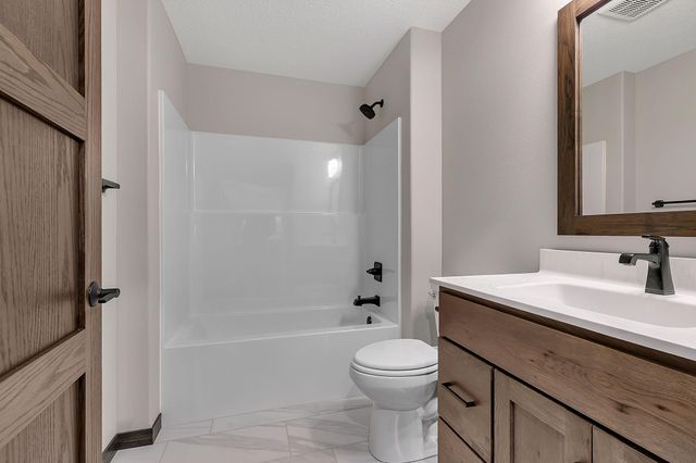 611 Brookwood Lane, Saint Cloud, MN 56303