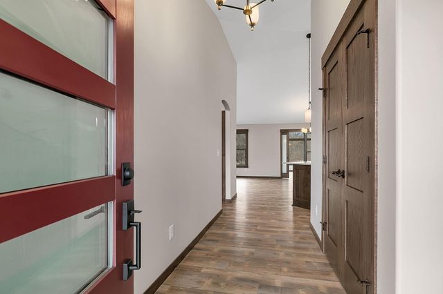 611 Brookwood Lane, Saint Cloud, MN 56303