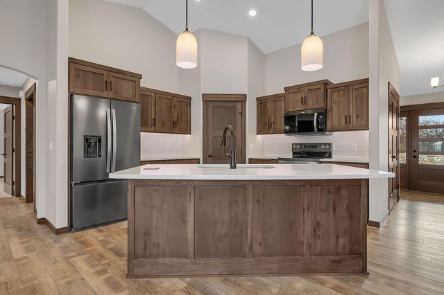 611 Brookwood Lane, Saint Cloud, MN 56303