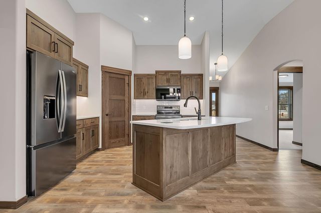 611 Brookwood Lane, Saint Cloud, MN 56303