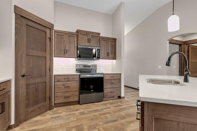 611 Brookwood Lane, Saint Cloud, MN 56303