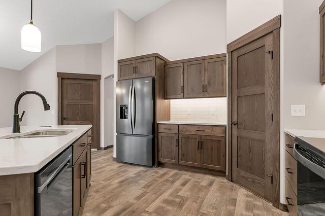 611 Brookwood Lane, Saint Cloud, MN 56303