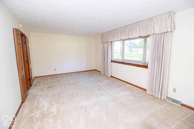 9015 E 256th, Arcadia, IN 46030