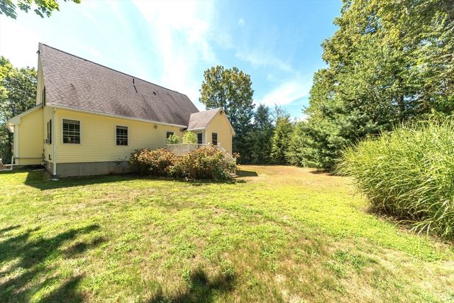 131 Old Westminster Rd, Hubbardston, MA 01452