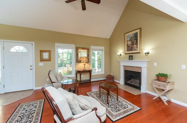 131 Old Westminster Rd, Hubbardston, MA 01452