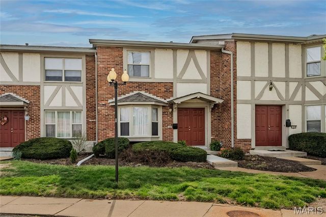 1467 Willow Brook Cove, St Louis, MO 63146