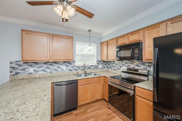 1467 Willow Brook Cove, St Louis, MO 63146