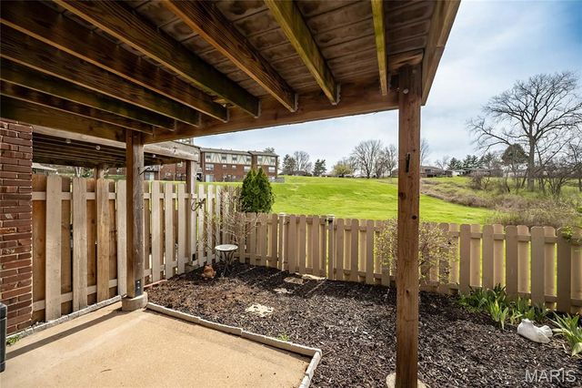 1467 Willow Brook Cove, St Louis, MO 63146