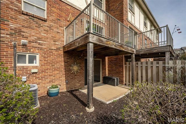 1467 Willow Brook Cove, St Louis, MO 63146