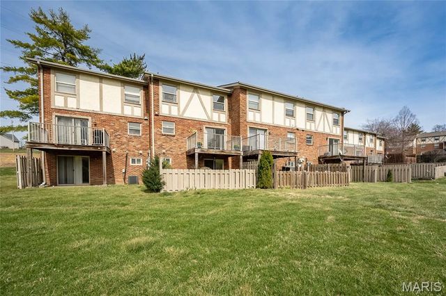 1467 Willow Brook Cove, St Louis, MO 63146