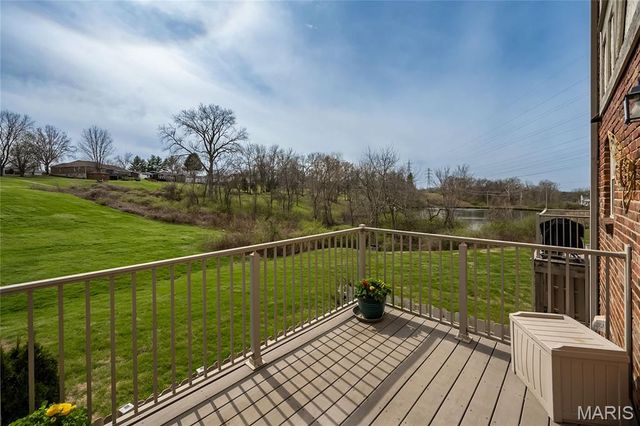 1467 Willow Brook Cove, St Louis, MO 63146