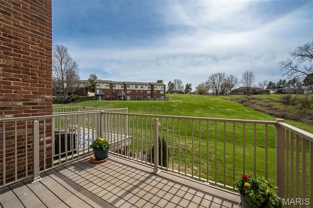 1467 Willow Brook Cove, St Louis, MO 63146