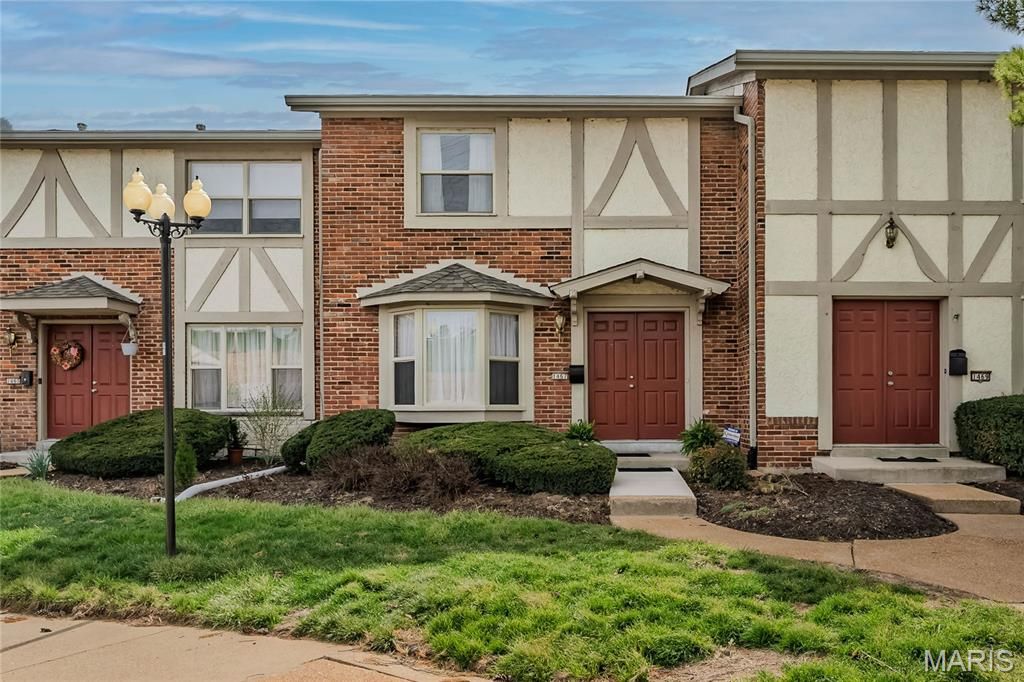 1467 Willow Brook Cove, St Louis, MO 63146