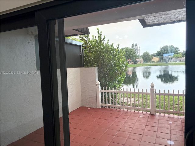 1606 NW 90th Way 1606, Pembroke Pines, FL 33024