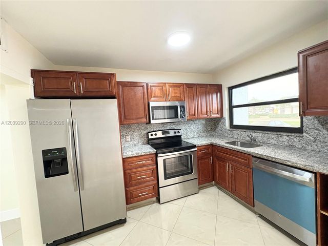 1606 NW 90th Way 1606, Pembroke Pines, FL 33024
