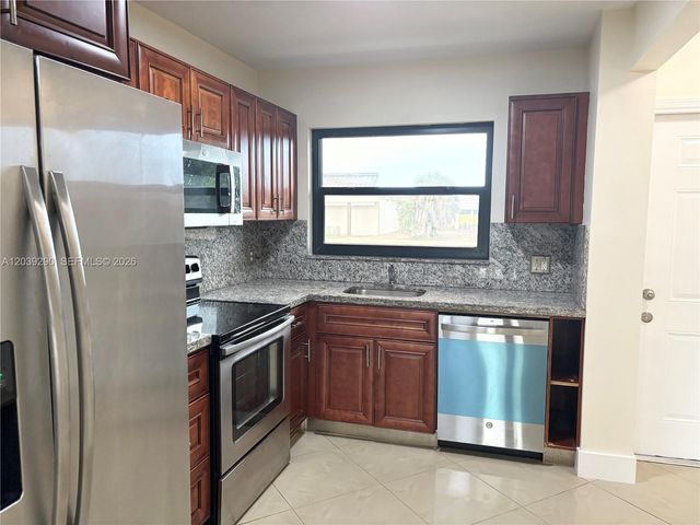 1606 NW 90th Way 1606, Pembroke Pines, FL 33024