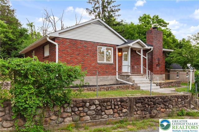 7045 Cemetery Road, Lower Mt Bethel Twp, PA 18013