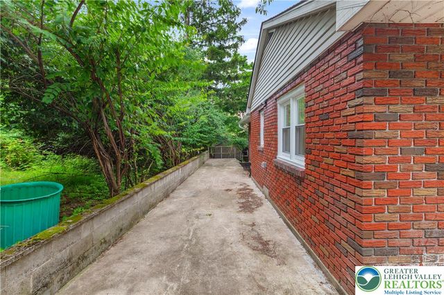 7045 Cemetery Road, Lower Mt Bethel Twp, PA 18013